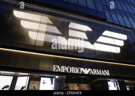 Tokio, Japan. Mai 2021. Emporio Armani-Laden in Omotesando, Tokyos Modeviertel. (Foto: Stanislav Kogiku/SOPA Images/Sipa USA) Quelle: SIPA USA/Alamy Live News Stockfoto