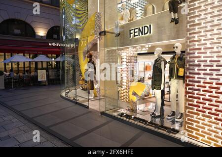 Tokio, Japan. Mai 2021. Fendi-Laden in Omotesando, Tokyos Modeviertel. (Foto: Stanislav Kogiku/SOPA Images/Sipa USA) Quelle: SIPA USA/Alamy Live News Stockfoto