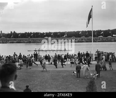 Hollandia Cup Rennen auf der Bosbaan. Publikum am Bosbaan, 19. Juni 1961, Publikum, Ruderer, Niederlande, 20. Jahrhundert Presseagentur Foto, Nachrichten zu erinnern, Dokumentarfilm, historische Fotografie 1945-1990, visuelle Geschichten, Menschliche Geschichte des zwanzigsten Jahrhunderts, Momente in der Zeit festzuhalten Stockfoto