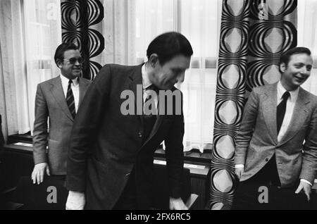 Anhörung des Parlamentarischen Ausschusses für Wirtschaft und Ölgesellschaften in Den Haag, Anhörung zur Übersicht, 18. März 1975, Anhörungen, Ölgesellschaften, Niederlande, Presseagentur des 20. Jahrhunderts, Foto, Nachrichten zu erinnern, Dokumentarfilm, historische Fotografie 1945-1990, visuelle Geschichten, Menschliche Geschichte des zwanzigsten Jahrhunderts, Momente in der Zeit festzuhalten Stockfoto