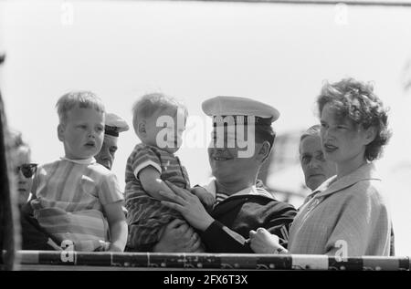 Hf. Frau Overijssel aus Den Helder nach Neuguinea, 15. Juni 1962, Niederlande, Foto der Presseagentur des 20. Jahrhunderts, zu erinnerende Nachrichten, Dokumentarfilm, historische Fotografie 1945-1990, visuelle Geschichten, Menschliche Geschichte des zwanzigsten Jahrhunderts, Momente in der Zeit festzuhalten Stockfoto