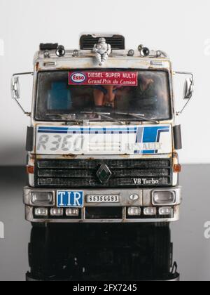 LKW Renault R360 von Italeri Maßstab 1/24 Modellbausatz Stockfoto