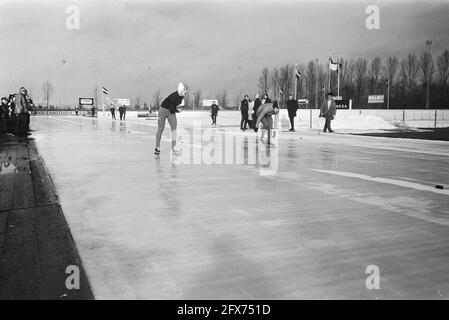 IJsselcup-Wettbewerbe Eislaufen, Deventer, 21. November 1970, SCHLITTSCHUHLAUFEN, Sport, Niederlande, Foto der Presseagentur des 20. Jahrhunderts, zu erinnerende Nachrichten, Dokumentarfilm, historische Fotografie 1945-1990, visuelle Geschichten, Menschliche Geschichte des zwanzigsten Jahrhunderts, Momente in der Zeit festzuhalten Stockfoto