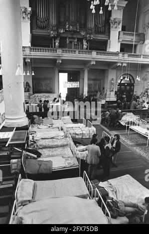 Illegale Ausländer in Mozes en Aaronkerk in Amsterdam Betten haben Platz für Stühle, 6. März 1980, BETTEN, OUTSIDIERS, STÜHLE, illegale Einwanderer, Niederlande, Foto der Presseagentur des 20. Jahrhunderts, Nachrichten zur Erinnerung, Dokumentarfilm, historische Fotografie 1945-1990, visuelle Geschichten, Menschliche Geschichte des zwanzigsten Jahrhunderts, Momente in der Zeit festzuhalten Stockfoto