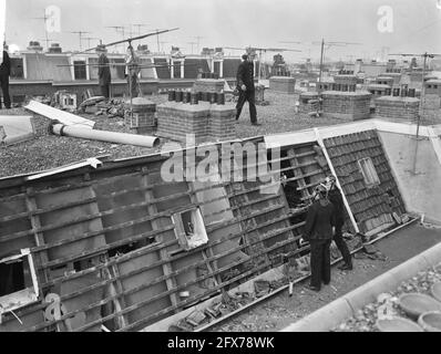 Eine Explosion ereignete sich in einem Haus in der Klinkerstraat. Foto auf der Rückseite des Gebäudes, 23. Oktober 1963, Explosionen, Gebäude, Niederlande, 20. Jahrhundert Presseagentur Foto, Nachrichten zu erinnern, Dokumentarfilm, historische Fotografie 1945-1990, visuelle Geschichten, Menschliche Geschichte des zwanzigsten Jahrhunderts, Momente in der Zeit festzuhalten Stockfoto