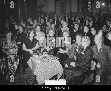 40 Jahre Jubiläum der niederländischen Hausfrauen-Vereinigung (Amsterdam) ( Frau Driesen ), 21. November 1953, JUBILEA, Niederlande, Presseagentur des 20. Jahrhunderts, Foto, Nachrichten zu erinnern, Dokumentarfilm, historische Fotografie 1945-1990, visuelle Geschichten, Menschliche Geschichte des zwanzigsten Jahrhunderts, Momente in der Zeit festzuhalten Stockfoto