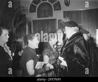 40 Jahre Jubiläum der niederländischen Hausfrauen-Vereinigung (Amsterdam) ( Frau Driesen ), 21. November 1953, JUBILEA, Niederlande, 20. Jahrhundert Presseagentur Foto, Nachrichten zu erinnern, Dokumentarfilm, historische Fotografie 1945-1990, visuelle Geschichten, Menschliche Geschichte des zwanzigsten Jahrhunderts, Momente in der Zeit festzuhalten Stockfoto