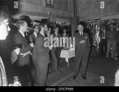 5. Kongress V/d Social Interacademiale über die Studentin.sch Caledonia Alderman. Koets im Gespräch mit dem Vorsitzenden Winters, l C. Houmes, Ratsvorsitzender. Koets, Vizepräsident Pieter, 9. April 1969, Kongresse, Niederlande, Presseagentur des 20. Jahrhunderts, Foto, Nachrichten zum erinnern, Dokumentarfilm, historische Fotografie 1945-1990, visuelle Geschichten, Menschliche Geschichte des zwanzigsten Jahrhunderts, Momente in der Zeit festzuhalten Stockfoto