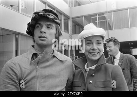 Ankunft von Margot Fonteyn und Rudolf Nureyev am Flughafen Schiphol Margot Fonteyn und Rudolf Nureyev, 10. Juli 1968, Ankunft in den Niederlanden, 20. Jahrhundert Presseagentur Foto, Nachrichten zu erinnern, Dokumentarfilm, historische Fotografie 1945-1990, visuelle Geschichten, Menschliche Geschichte des zwanzigsten Jahrhunderts, Momente in der Zeit festzuhalten Stockfoto