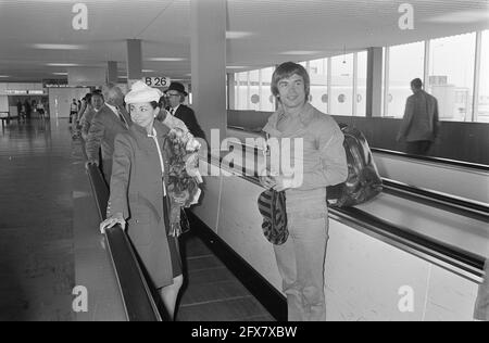 Ankunft von Margot Fonteyn und Rudolf Nureyev am Flughafen Schiphol Margot Fonteyn und Rudolf Nureyev, 10. Juli 1968, Ankunft, Niederlande, Foto der Presseagentur des 20. Jahrhunderts, News to remember, Dokumentarfilm, historische Fotografie 1945-1990, visuelle Geschichten, Menschliche Geschichte des zwanzigsten Jahrhunderts, Momente in der Zeit festzuhalten Stockfoto