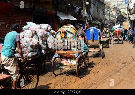 Die pulsierenden Märkte im Chawk Bazar in Dhaka, Bangladesch. Stockfoto