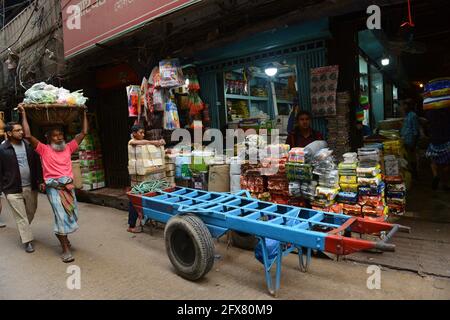 Die pulsierenden Märkte im Chawk Bazar in Dhaka, Bangladesch. Stockfoto