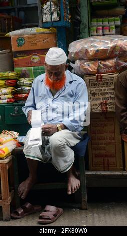 Die pulsierenden Märkte im Chawk Bazar in Dhaka, Bangladesch. Stockfoto