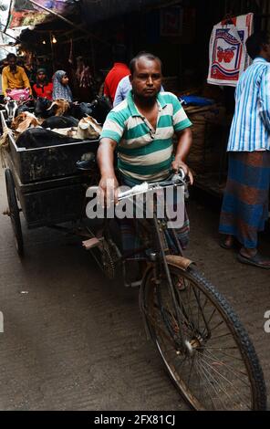 Die pulsierenden Märkte im Chawk Bazar in Dhaka, Bangladesch. Stockfoto