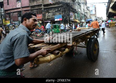 Die pulsierenden Märkte im Chawk Bazar in Dhaka, Bangladesch. Stockfoto