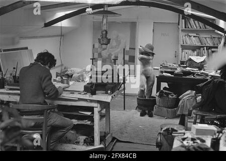 Amsterdamer Kanäle mit Hausbooten. Atelier des Malers auf dem Hausboot, innen, 10. Februar 1970, STIPENDIEN, Inneneinrichtung, Hausboote, Studios, Niederlande, Foto der Presseagentur des 20. Jahrhunderts, Nachrichten zur Erinnerung, Dokumentation, historische Fotografie 1945-1990, visuelle Geschichten, Menschliche Geschichte des zwanzigsten Jahrhunderts, Momente in der Zeit festzuhalten Stockfoto