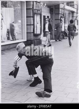 Anti-amerikanische Demonstration in Amsterdam, Image file OSIM00007005327, Niederlande, Foto der Presseagentur des 20. Jahrhunderts, Nachrichten zu erinnern, Dokumentarfilm, historische Fotografie 1945-1990, visuelle Geschichten, Menschliche Geschichte des zwanzigsten Jahrhunderts, Momente in der Zeit festzuhalten Stockfoto