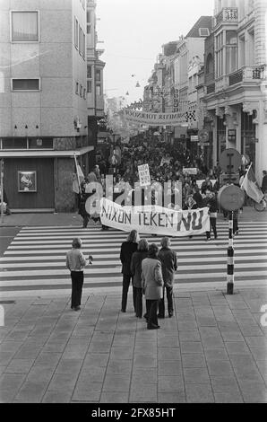 Anti-Nixon-Demonstration in Groningen, 29. Dezember 1972, Niederlande, Foto der Presseagentur des 20. Jahrhunderts, News to remember, Dokumentarfilm, historische Fotografie 1945-1990, visuelle Geschichten, Menschliche Geschichte des zwanzigsten Jahrhunderts, Momente in der Zeit festzuhalten Stockfoto