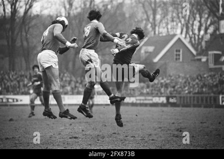 AZ 67 gegen FC Utrecht 2-1; Spielmomente, 13. Februar 1977, Sport, Fußball, Niederlande, Foto der Presseagentur des 20. Jahrhunderts, zu erinnerende Nachrichten, Dokumentarfilm, historische Fotografie 1945-1990, visuelle Geschichten, Menschliche Geschichte des zwanzigsten Jahrhunderts, Momente in der Zeit festzuhalten Stockfoto