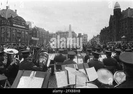 Band der RAF spielt auf dem Dam-Platz in Amsterdam, 5. Mai 1976, Befreiungstag, Niederlande, 20. Jahrhundert Presseagentur Foto, Nachrichten zu erinnern, Dokumentarfilm, historische Fotografie 1945-1990, visuelle Geschichten, Menschliche Geschichte des zwanzigsten Jahrhunderts, Momente in der Zeit festzuhalten Stockfoto