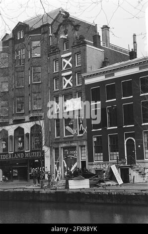 Barrikaden um die Prinsengracht in Amsterdam, 7. Februar 1981, Gebäude, Hausbesetzer, Menschen, Straßen, Barrikaden, Niederlande, Foto der Presseagentur des 20. Jahrhunderts, zu erinnerende Nachrichten, Dokumentation, historische Fotografie 1945-1990, visuelle Geschichten, Menschliche Geschichte des zwanzigsten Jahrhunderts, Momente in der Zeit festzuhalten Stockfoto