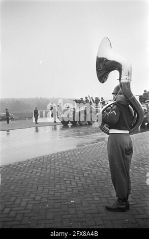 Abschied Generalleutnant F. v.d. Veen als Kommandeur der Landstreitkräfte bei den Vlasakkers defile, 18. Dezember 1968, Abschied, defiles, Kommandeure, Niederlande, Presseagentur des 20. Jahrhunderts, Foto, Nachrichten zu erinnern, Dokumentarfilm, historische Fotografie 1945-1990, visuelle Geschichten, Menschliche Geschichte des zwanzigsten Jahrhunderts, Momente in der Zeit festzuhalten Stockfoto