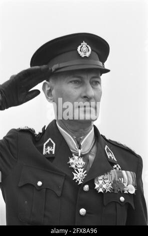 Abschied Generalleutnant F. v.d. Veen als Kommandeur der Landstreitkräfte auf den Vlasakkers Generalleutnant F. van der Veen, Leiter, 18. Dezember 1968, FAREFULLY, Kommandeure, Niederlande, Presseagentur des 20. Jahrhunderts, Foto, Nachrichten zu erinnern, Dokumentarfilm, historische Fotografie 1945-1990, visuelle Geschichten, Menschliche Geschichte des zwanzigsten Jahrhunderts, Momente in der Zeit festzuhalten Stockfoto