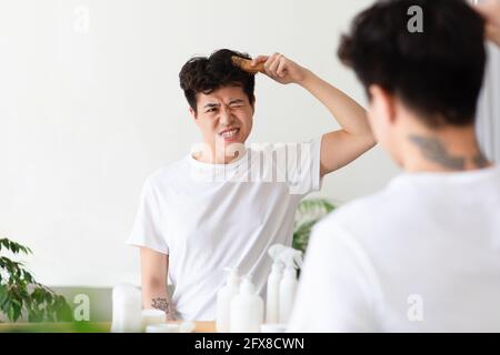 Trockene, verfilzte Haare und Probleme in der Schönheitspflege Stockfoto