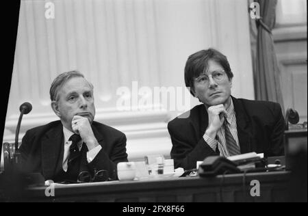 Im Unterhaus werden die Euthanasie-Gesetzesentwürfe von Minister Korthals altes (l) und dem Abgeordneten Kohnstamm der D66, 27. April 1989, Minister, Parlamentarier, Politik, Bills, Niederlande, 20. Jahrhundert Presseagentur Foto, Nachrichten zu erinnern, Dokumentarfilm, historische Fotografie 1945-1990, visuelle Geschichten, Menschliche Geschichte des zwanzigsten Jahrhunderts, Momente in der Zeit festzuhalten Stockfoto