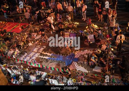 Atmosphäre am George Floyd Platz an der Ecke von 38th Street und Chicago Avenue während der Gedächtnisveranstaltung am 1 Jahr Jahrestag seines Todes am 25. Mai 2021 in Minneapolis, Minnesota. Foto: Chris Tuite/ImageSPACE /MediaPunch Stockfoto