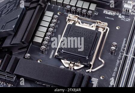 Z390 Aorus Pro WiFi High-End-Motherboard, LGA 1115 x Sockel, leerer CPU-Steckplatz mit Kunststoffdeckel, Sockelabdeckung auf, Produktaufnahme, Draufsicht, von oben, pc Stockfoto