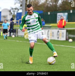 Bridgend, Wales. 10. Oktober 2020. Leo Smith von den New Saints in Aktion während des JD Cymru Premier-Spiels zwischen Penybont und den New Saints im SDM Glass Stadium in Bridgend, Wales, Großbritannien am 10. Oktober 2020. Sportstadien in ganz Großbritannien unterliegen aufgrund der Coronavirus-Pandemie weiterhin strengen Beschränkungen, da staatliche Gesetze zur sozialen Distanzierung Fans innerhalb von Veranstaltungsorten verbieten, was dazu führt, dass Spiele hinter verschlossenen Türen gespielt werden. Quelle: Duncan Thomas/Majestic Media. Stockfoto