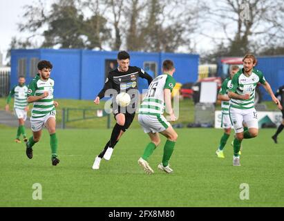 Bridgend, Wales. 10. Oktober 2020. Ben Ahmun von Penybont in Aktion beim JD Cymru Premier-Spiel zwischen Penybont und den New Saints am 10. Oktober 2020 im SDM Glass Stadium in Bridgend, Wales, Großbritannien. Sportstadien in ganz Großbritannien unterliegen aufgrund der Coronavirus-Pandemie weiterhin strengen Beschränkungen, da staatliche Gesetze zur sozialen Distanzierung Fans innerhalb von Veranstaltungsorten verbieten, was dazu führt, dass Spiele hinter verschlossenen Türen gespielt werden. Quelle: Duncan Thomas/Majestic Media. Stockfoto