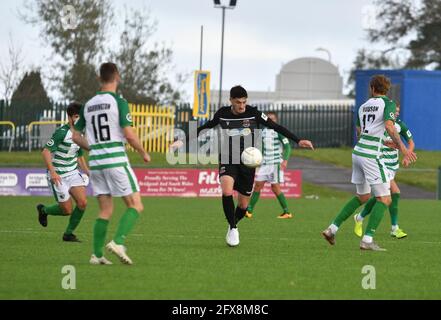 Bridgend, Wales. 10. Oktober 2020. Ben Ahmun von Penybont beim JD Cymru Premier-Spiel zwischen Penybont und den New Saints im SDM Glass Stadium in Bridgend, Wales, Großbritannien, am 10. Oktober 2020. Sportstadien in ganz Großbritannien unterliegen aufgrund der Coronavirus-Pandemie weiterhin strengen Beschränkungen, da staatliche Gesetze zur sozialen Distanzierung Fans innerhalb von Veranstaltungsorten verbieten, was dazu führt, dass Spiele hinter verschlossenen Türen gespielt werden. Quelle: Duncan Thomas/Majestic Media. Stockfoto