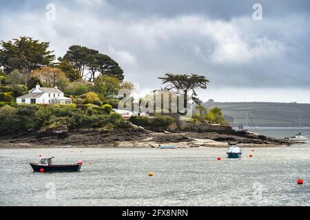 MYLOR BRIDGE, CORNWALL, Großbritannien - MAI 9 : Blick auf den Restronguet Creek in der Nähe der Mylor Bridge, Falmouth, Cornwall am 9. Mai 2021 Stockfoto