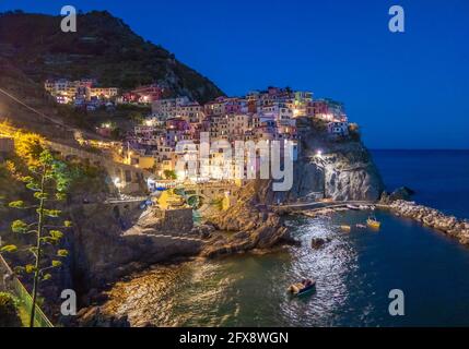 Manarola (Italien) - EIN Blick auf Manarola, eines von fünf Landdörfern an der Küste der Region Ligurien, Teil des Nationalparks Cinque Terre Stockfoto