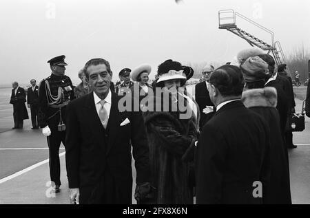 Besuch des mexikanischen Präsidenten mit Frau und Tochter in den Niederlanden. Ankunft, 3. April 1963, ECHTGENOTES, Ankunft, Besuche, Töchter, Präsidenten, Niederlande, Foto der Presseagentur des 20. Jahrhunderts, zu erinnerende Nachrichten, Dokumentation, historische Fotografie 1945-1990, visuelle Geschichten, Menschliche Geschichte des zwanzigsten Jahrhunderts, Momente in der Zeit festzuhalten Stockfoto