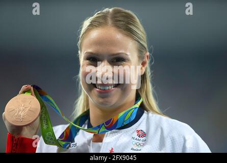 Datei-Foto vom 15-08-2016 der britischen Sophie Hitchon mit der Bronzemedaille für den Hammerwurf der Frauen bei den Olympischen Spielen in Rio. Ausgabedatum: Mittwoch, 26. Mai 2021. Stockfoto