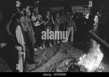 Bhagwan Bewegung in Amsterdam wird Buch der Rajneeshis auf Geheiß von Bhagwan, 30. September 1985, Bücher, die Niederlande, 20. Jahrhundert Presseagentur Foto, Nachrichten zu erinnern, Dokumentarfilm, historische Fotografie 1945-1990, visuelle Geschichten, Menschliche Geschichte des zwanzigsten Jahrhunderts, Momente in der Zeit festzuhalten Stockfoto