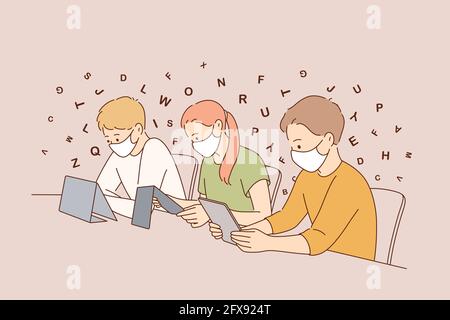 Online-Bildung während des covid-19-Konzepts. Gruppe von Studenten Schüler in medizinischen Schutzmasken Comic-Figuren sitzen mit Tabletten lernen Alphabet im Klassenzimmer Vektor-Illustration Stock Vektor