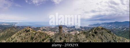 Frankreich, Pyrenäen Orientales, Cote Vermeille, Port Vendres, Landschaft mit der Tour Madeloc (Luftaufnahme) // Frankreich, Pyrénées Orientales (66), Côte Ver Stockfoto