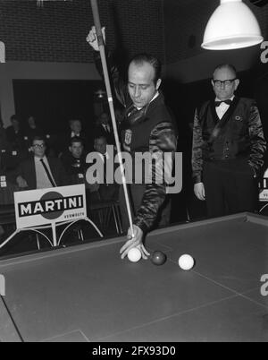 Billard für die Europameisterschaft Aker Kader 71/2 in der Marine-Kantine in Den Helder. Galvez (Spanien) bei Bounce, 27. Februar 1963, Billard, Meisterschaften, Niederlande, Presseagentur des 20. Jahrhunderts, Foto, Nachrichten zum erinnern, Dokumentarfilm, historische Fotografie 1945-1990, visuelle Geschichten, Menschliche Geschichte des zwanzigsten Jahrhunderts, Momente in der Zeit festzuhalten Stockfoto