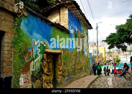 Indigenes Wandgemälde, La Candelaria, Bogotá, Kolumbien Stockfoto