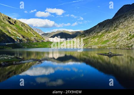 Der große hl. Bernhard, der Martigny im Kanton Wallis, Schweiz, mit Aosta in der Region Aostatal, Italien verbindet. Stockfoto