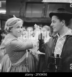 Brigadoon musikalische Komödie für das NCRV-Fernsehen; Jenny Arean und Luc Lutz, 24. Januar 1964, Schauspieler, Schauspielerinnen, Musicals, Musik, Fernsehen, Bühnenschauspieler, Sänger, Niederlande, Presseagentur des 20. Jahrhunderts, Foto, Nachrichten zum erinnern, Dokumentarfilm, historische Fotografie 1945-1990, visuelle Geschichten, Menschliche Geschichte des zwanzigsten Jahrhunderts, Momente in der Zeit festzuhalten Stockfoto