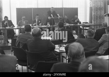 Außerordentliche Mitgliederversammlung des KNVB, 3. Juli 1971, Mitgliederversammlungen, Niederlande, 20. Jahrhundert Presseagentur Foto, Nachrichten zu erinnern, Dokumentarfilm, historische Fotografie 1945-1990, visuelle Geschichten, Menschliche Geschichte des zwanzigsten Jahrhunderts, Momente in der Zeit festzuhalten Stockfoto