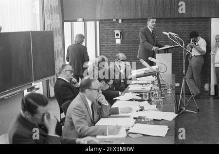 Außerordentliche Mitgliederversammlung KNVB, 3. Juli 1971, Mitgliederversammlungen, Niederlande, 20. Jahrhundert Presseagentur Foto, Nachrichten zu erinnern, Dokumentarfilm, historische Fotografie 1945-1990, visuelle Geschichten, Menschliche Geschichte des zwanzigsten Jahrhunderts, Momente in der Zeit festzuhalten Stockfoto