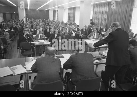 Außerordentliche Mitgliederversammlung KNVB, 3. Juli 1971, Sitzungen, Mitglieder, Niederlande, Presseagentur des 20. Jahrhunderts, Foto, Nachrichten zum erinnern, Dokumentarfilm, historische Fotografie 1945-1990, visuelle Geschichten, Menschliche Geschichte des zwanzigsten Jahrhunderts, Momente in der Zeit festzuhalten Stockfoto