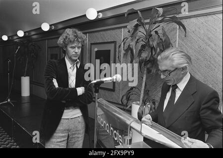 Bürgermeister Polak überreicht Amsterdam Förderpreis an das Niederländische Nationalballett, Rudi van Dantzig (l) mit Bürgermeister Polak, 9. Juni 1978, Ballett, Bürgermeister, Choreografen, Niederlande, Presseagentur des 20. Jahrhunderts, Foto, News to Remember, Dokumentarfilm, historische Fotografie 1945-1990, visuelle Geschichten, Menschliche Geschichte des zwanzigsten Jahrhunderts, Momente in der Zeit festzuhalten Stockfoto