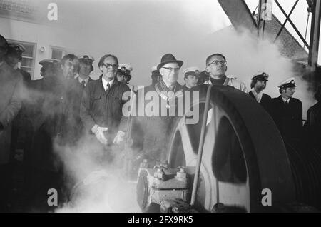 Bürgermeister Samkalden weiht historische Werft t Kromhout mit Dampfwinde ein, 17. Oktober 1973, Bürgermeister, Werften, Niederlande, Presseagentur des 20. Jahrhunderts, Foto, Nachrichten zum erinnern, Dokumentarfilm, historische Fotografie 1945-1990, visuelle Geschichten, Menschliche Geschichte des zwanzigsten Jahrhunderts, Momente in der Zeit festzuhalten Stockfoto